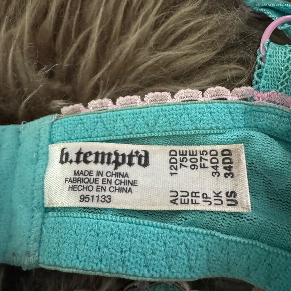 Lace Underwire Bra in Aqua - Picture 2 of 2